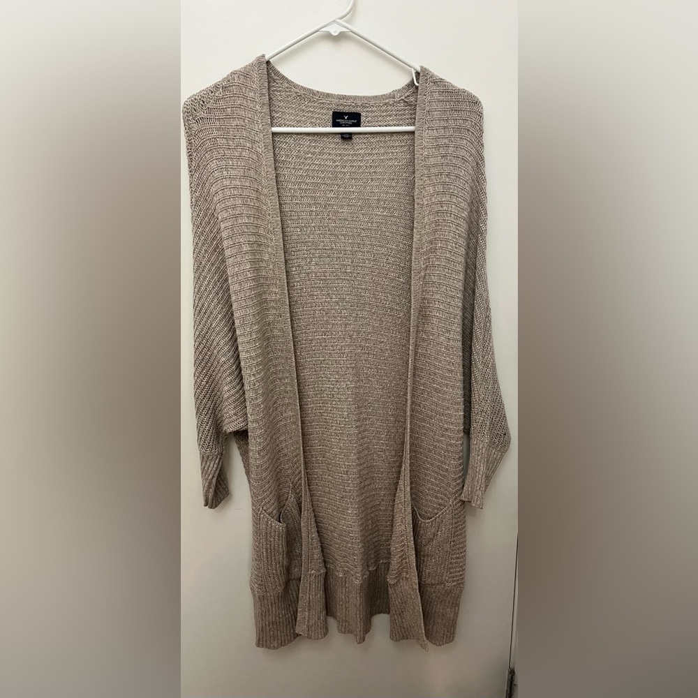 Women’s American Eagle Outfitters lightweight beige cardigan . Size M.